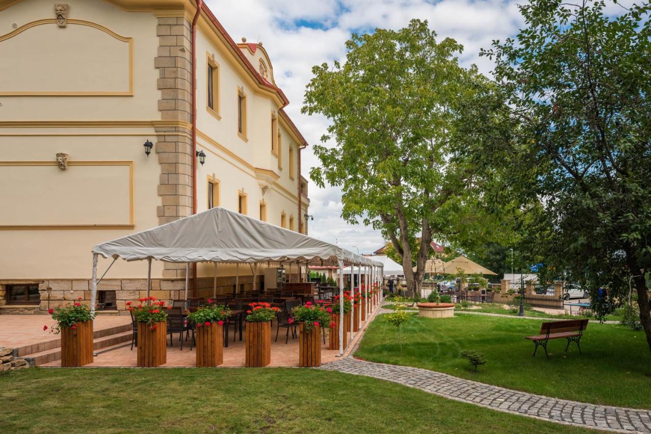 Villa Libosad Йичин Экстерьер фото